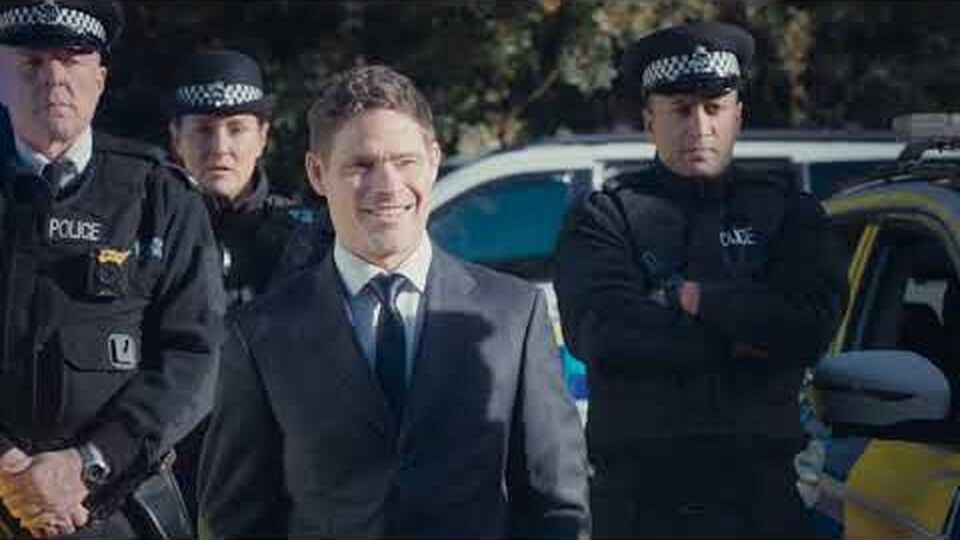 Alex Reece as immigration officer Mike in United Kacche